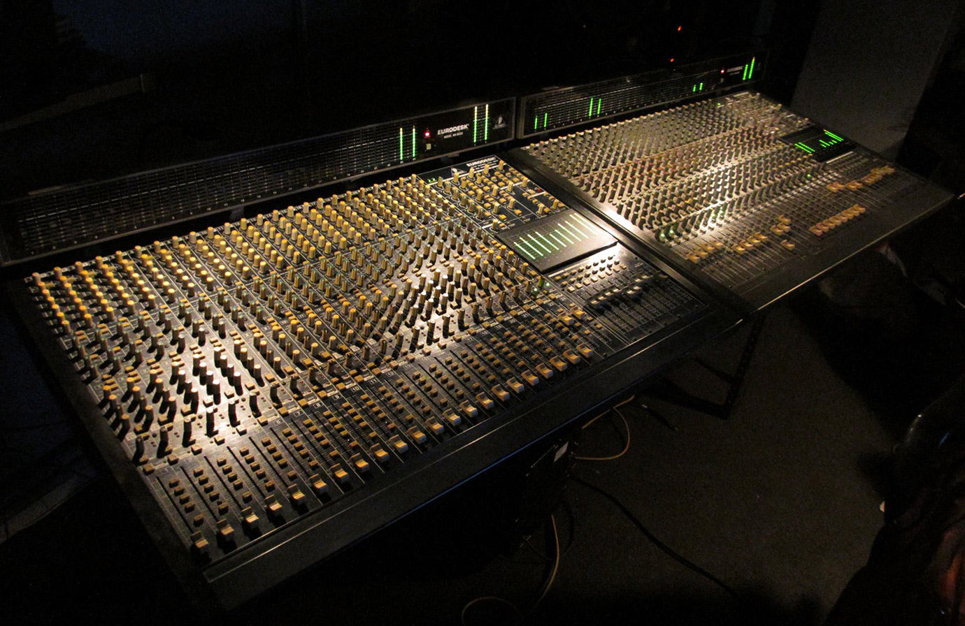 behringer mx8000 eurodesk mixing console behringer mx8000 eurodesk mixing console